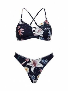 CUPSHE BRAND-NEW two-piece swimsuit Floral Size Medium BEACH CRUISE SUMMER